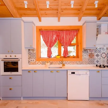 2 Bedrooms With Private Pool-reston Bezirgan